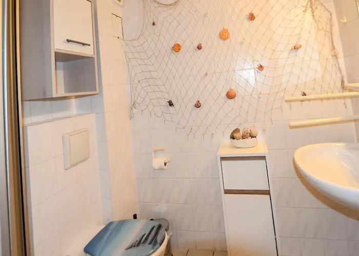 Faehrhaus App 8 Mit Seeblick * Зеллин