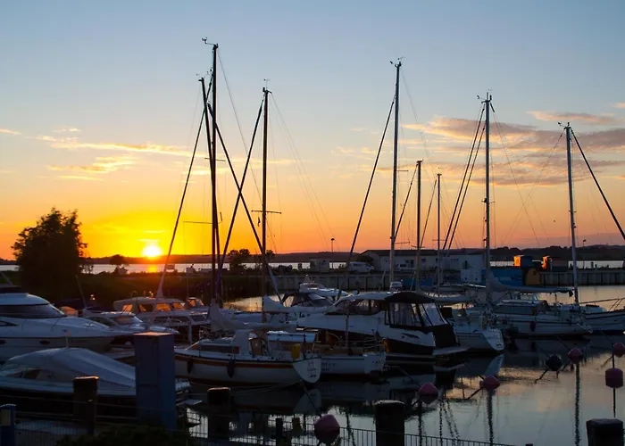 Faehrhaus App 8 Mit Seeblick Зеллин